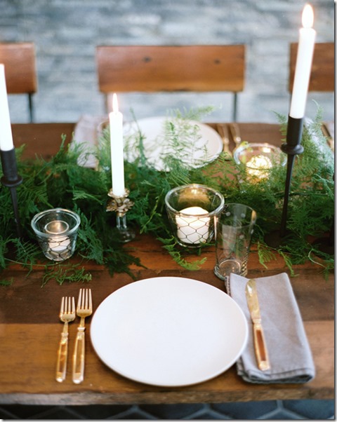 winter-wedding-table-settinghoneyofthousandflowers