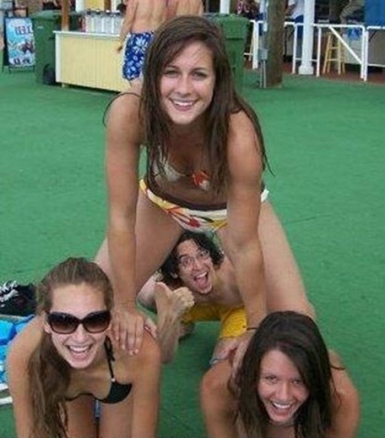 [bikini-photobombs-33%255B2%255D.jpg]