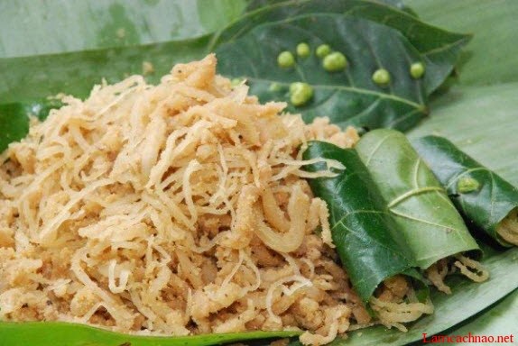 Mua Nem Phùng ăn  trong ngày bão tháng 3