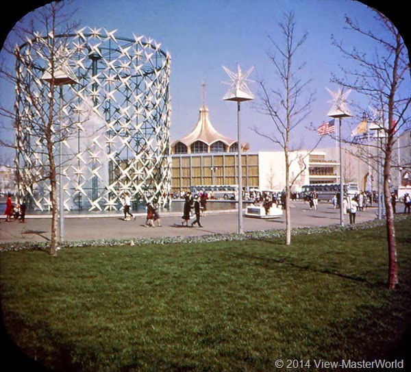 View-Master New York World's Fair 1964-1965 (A671),Scene 2: Astral Fountain and Vatican Pavilion