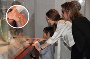 Brad Pitt has Proposed Angelina Jolie With Diamond Engagement Ring