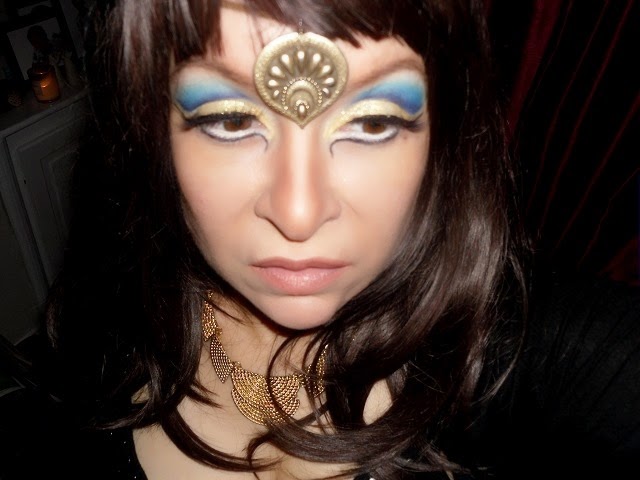 03-halloween-cleopatra-egypt-queen-makeup-look-hooded-eyes