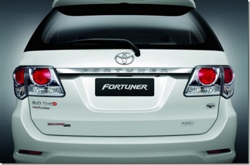 Toyota-Fortuner-Rear-460x303