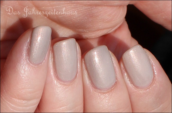 Beige Essence Crystallized 03 Iced Age Reloaded 6