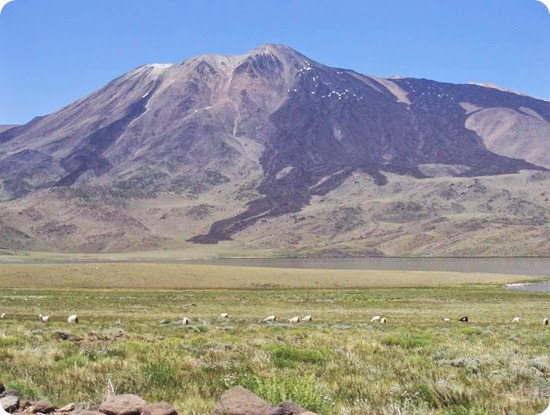 Barrancas neuquen VolcanTromen Barrancas neuquen VolcanTromen