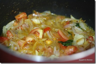 onion tomato gravy