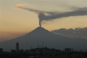 Stirring-Mexican-volcano-closes-schools-raises-alert