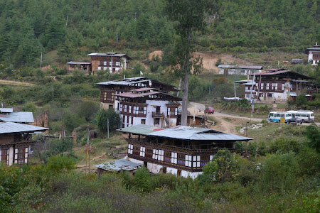 Sat in Bhutan langa Drukyel dzong
