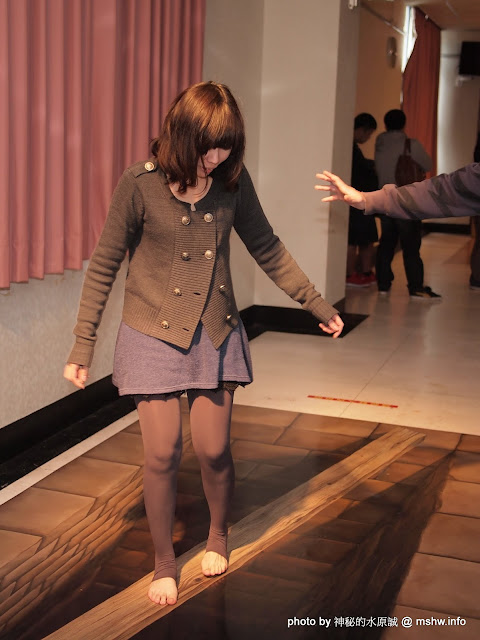 眼見不一定為憑!就是仔細看才被騙Orz...台中西屯世界貿易中心"日本3D Trick Art ! 奇幻異視界．3D幻視藝術展" 區域 台中市 嗜好 娛樂 攝影 旅行 景點 會展 西屯區 