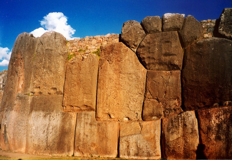 [Sacsahuaman_wall1%255B4%255D.jpg]
