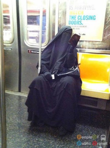 [pessoas%2520bizarras%2520em%2520metr%25C3%25B4%2520%252814%2529%255B2%255D.jpg]