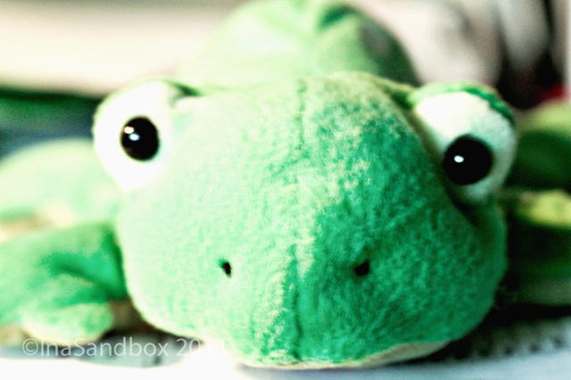 [Froggie-Mascot-with-Modfath%255B5%255D.jpg]
