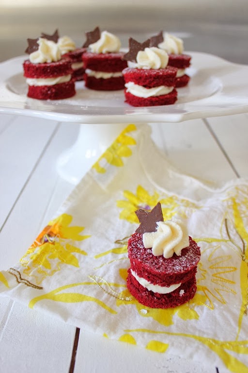 [mini-red-velvet-cakes-15.jpg]