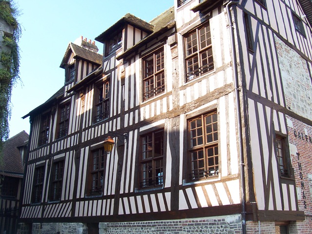 [2008.09.18004maisoncolombages3.jpg]