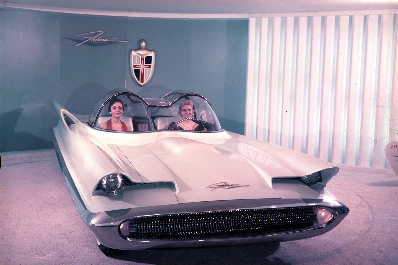 [Original-1966-Batmobile-3_1%255B3%255D%255B3%255D.jpg]