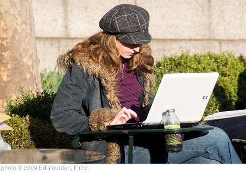 'One of the rare non-Apple laptops seen in an otherwise cool park full of cool people' photo (c) 2009, Ed Yourdon - license: http://creativecommons.org/licenses/by-sa/2.0/