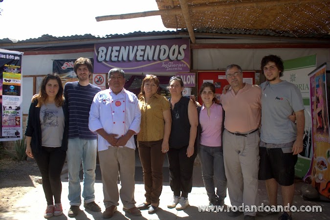 Con Marisol y Luis, nuestros anfitriones los propietarios del Restaurante La Glorieta Tacneña 2013-11-06_00001.jpg