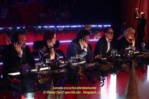Jurado escucha atentamente.jpg