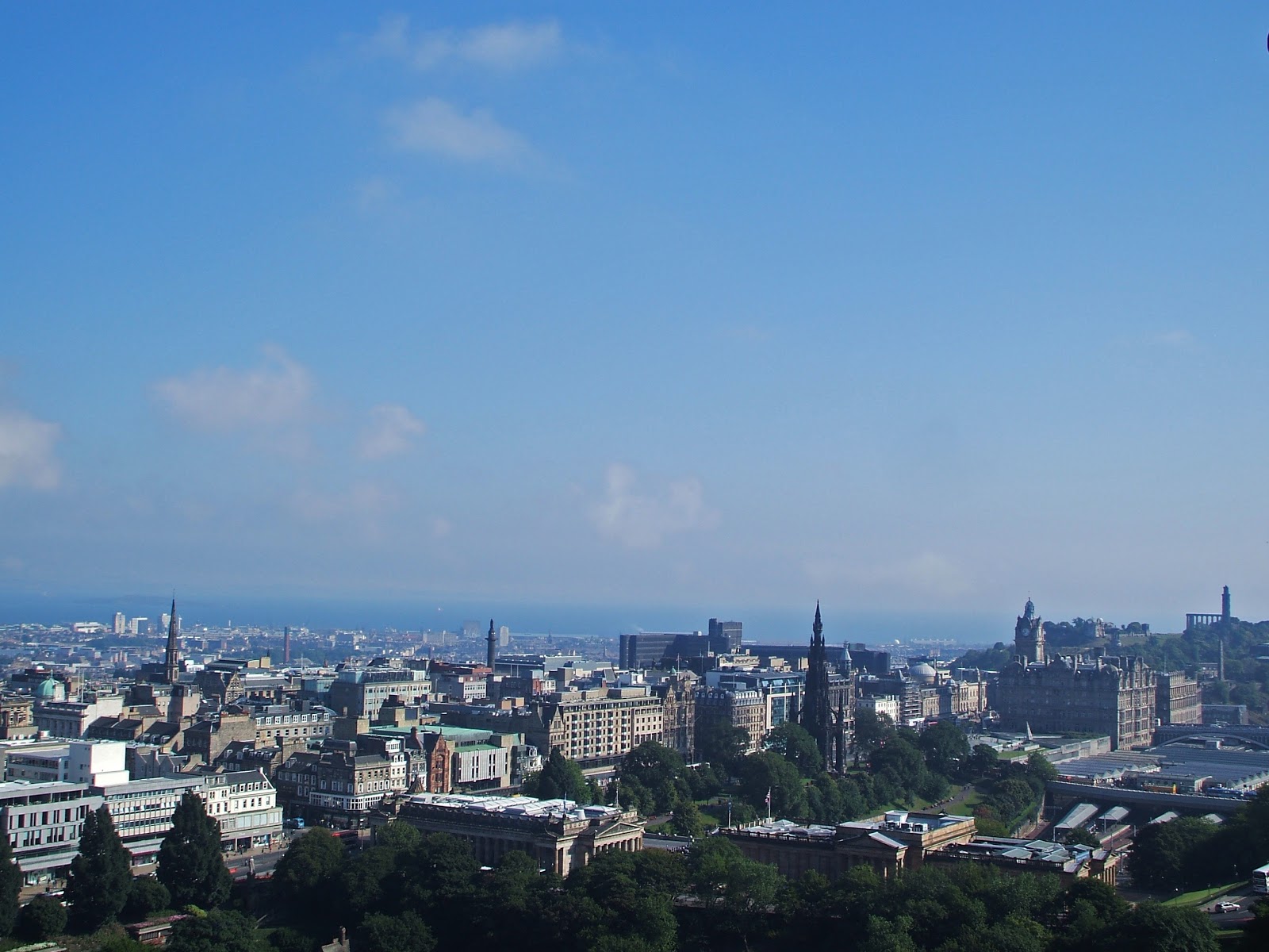 [The-View-From-Edinburgh-Castle4.jpg]