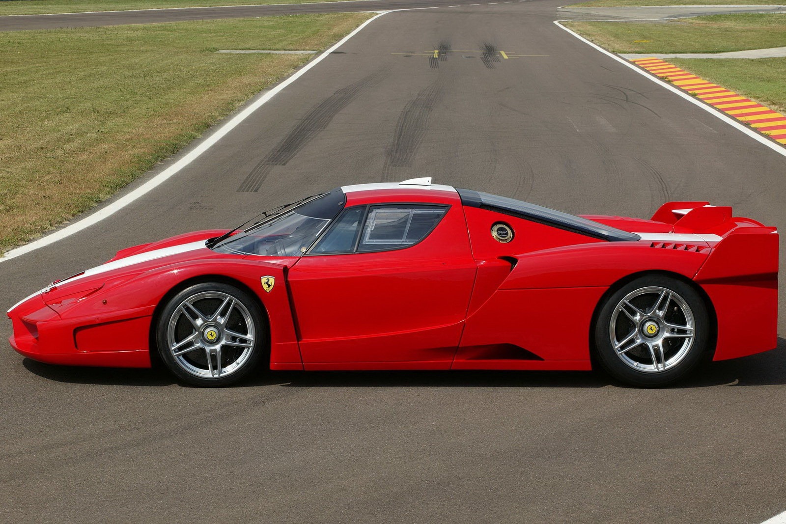 [Ferrari-FXX-3%255B4%255D.jpg]