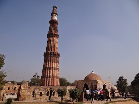 07. Qutb Minar Delhi.JPG