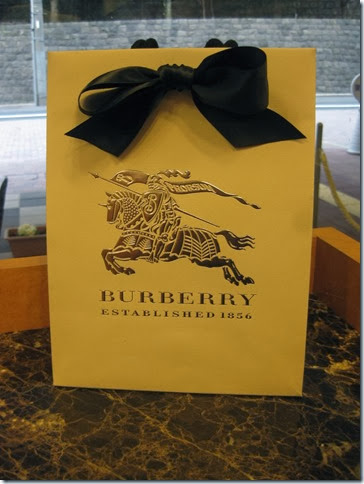 26包裝超華麗的Burberry 猜猜看裡面的禮物價值多少