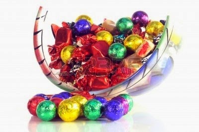 [7354958-christmas-sweets-in-a-glass-bowl-with-reflection-on-white.jpg]