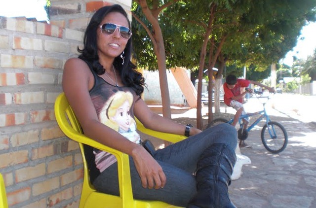 [LU%25C3%2589RCIA%2520DE%2520VANIELLE%252C%2520NAT%2520DIA%252023%2520ESSA%2520AQUI%255B3%255D.jpg]