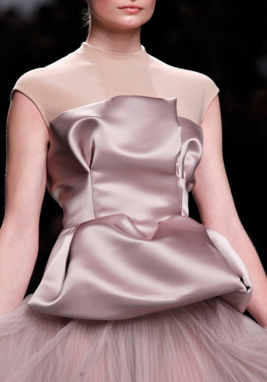 [christian-dior-rtw-fw2012-details-90_133008195360%255B4%255D.jpg]