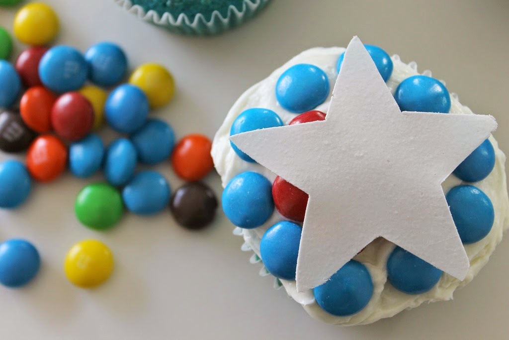 [captain-america-cupcakes-with-a-big-%255B2%255D.jpg]