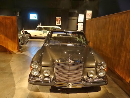 24. Automobil blindat Mercedes.JPG