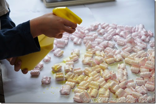 spray the packing peanuts to dye spray the packing peanuts to dye