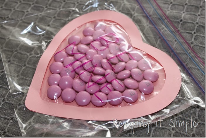 Valentine's-Day-M&M-Candy-Pouches #freeprintable (4)