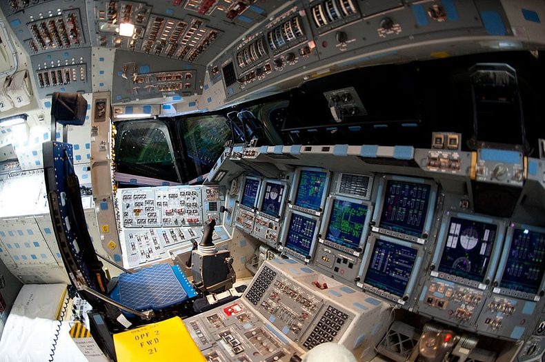 endeavour-flight-deck-9