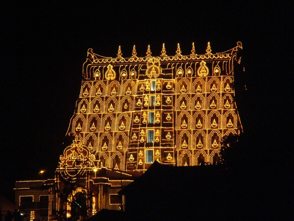 [Padmanabhaswamy-temple-in-light%255B2%255D.jpg]