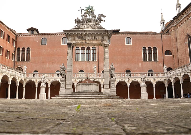 Chiostro_trinita_04.jpg Chiostro trinita 04