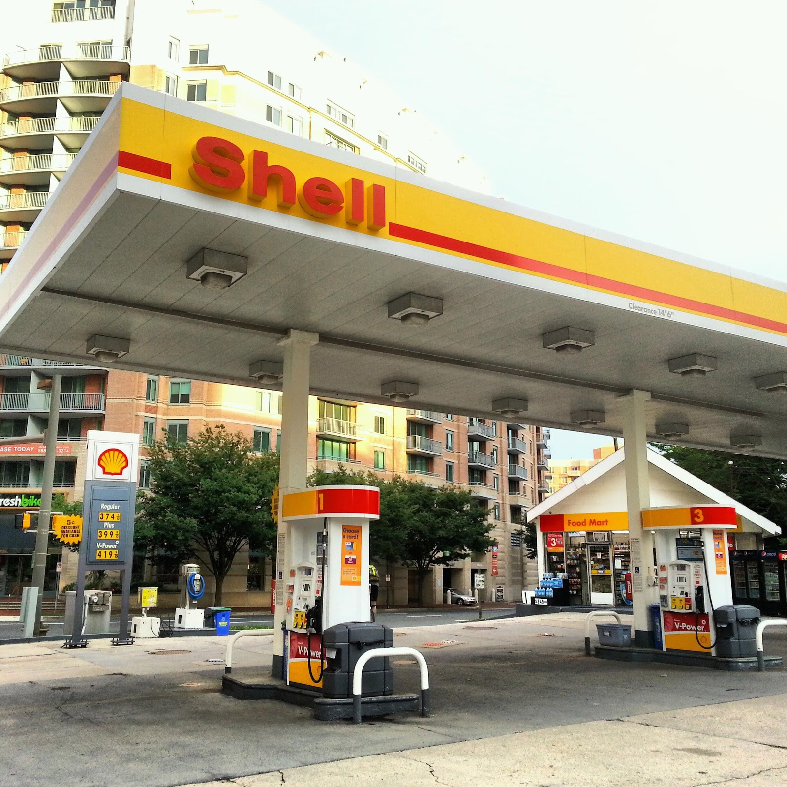 Robert Dyer @ Row: SHELL GAS STATION AT 7628 OLD GEORGETOWN ROAD TO BE (PHOTOS)