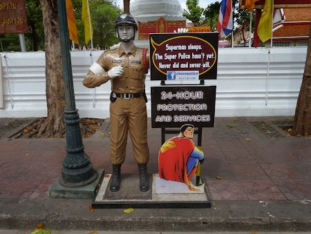 03. Politia thailandeza in Bangkok.JPG