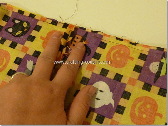 Trick or Treat bag tutorial by Crafty Cousins (17)