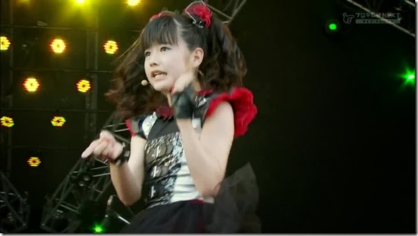 BABYMETAL_catch-me-if-you-can_08