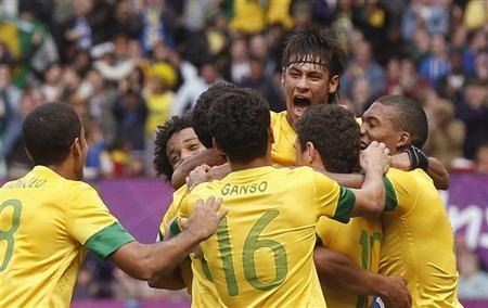 [Neymar%2520comanda%2520virada%2520do%2520Brasil%2520contra%2520Belarus%2520por%25203%2520x%25201%2520lodres%25202012%255B3%255D.jpg]