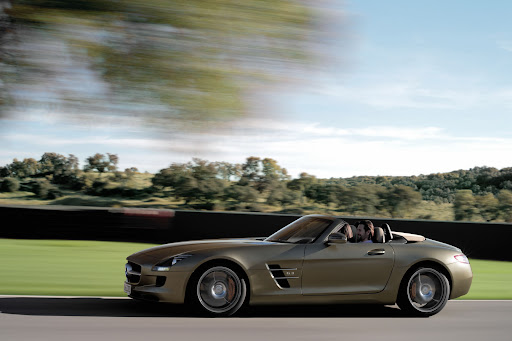 2012-Mercedes-SLS-AMG-Roadster-11.JPG