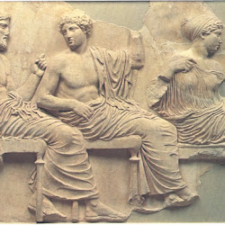 12.- Fidias. Friso del Partenín, Poseidón, Apolo y Artemisa