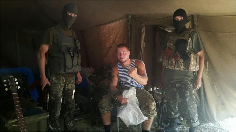 Сладкие курвы захватили в плен темпераментного парня Сладкие курвы захватили в плен темпераментного парня