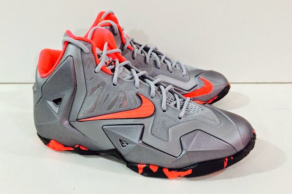 Kids' Nike LeBron XI GS in Elite Team Collection Colorway | NIKE LEBRON -  LeBron James Shoes