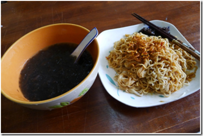 instant noodle with seaweed soup