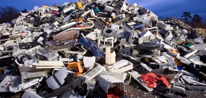 [plastics-from-e-waste-from-national-geographic-photographer-702x336%255B5%255D.jpg]