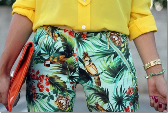 525205-As-calças-com-estampas-tropicais-são-ótimas-opções-de-escolha.-Foto-divulgação