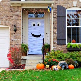 DIY Mummy Front Door for Halloween