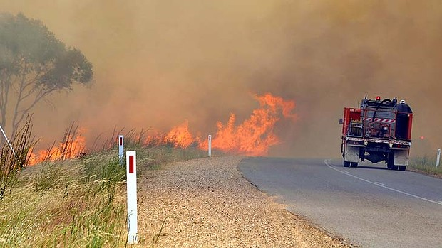 A fire truck near a bushfire in Australia, 8 January 2013. Les Smith / Sydney Morning Herald